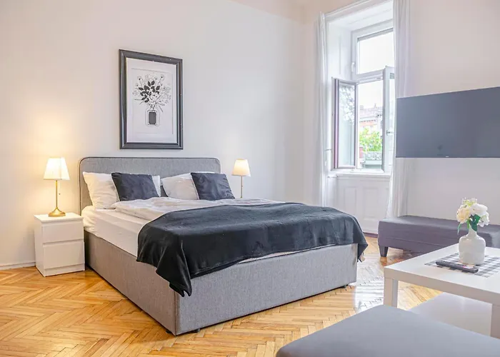 Vibrant 3br Near Akh Hospital - Perfect For Groups Vídeň