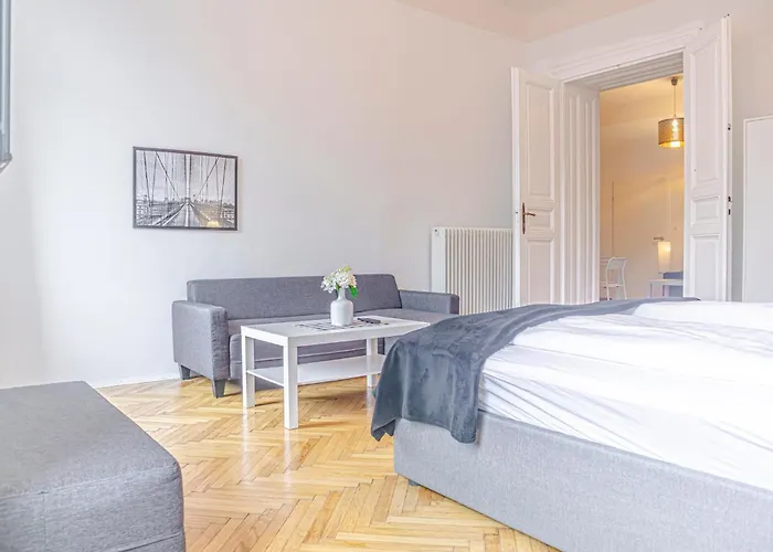 Vibrant 3br Near Akh Hospital - Perfect For Groups * Vídeň