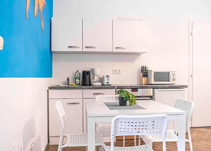 Vibrant 3br Near Akh Hospital - Perfect For Groups Vídeň