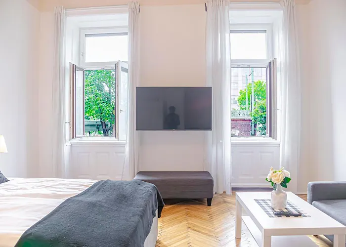 Vibrant 3br Near Akh Hospital - Perfect For Groups Apartmán