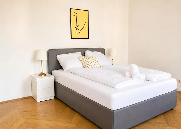 Vibrant 3br Near Akh Hospital - Perfect For Groups Apartmán