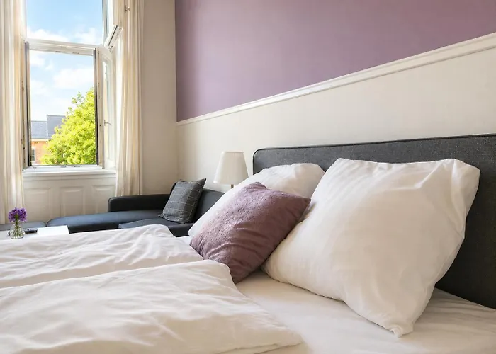 Vibrant 3br Near Akh Hospital - Perfect For Groups Apartmán