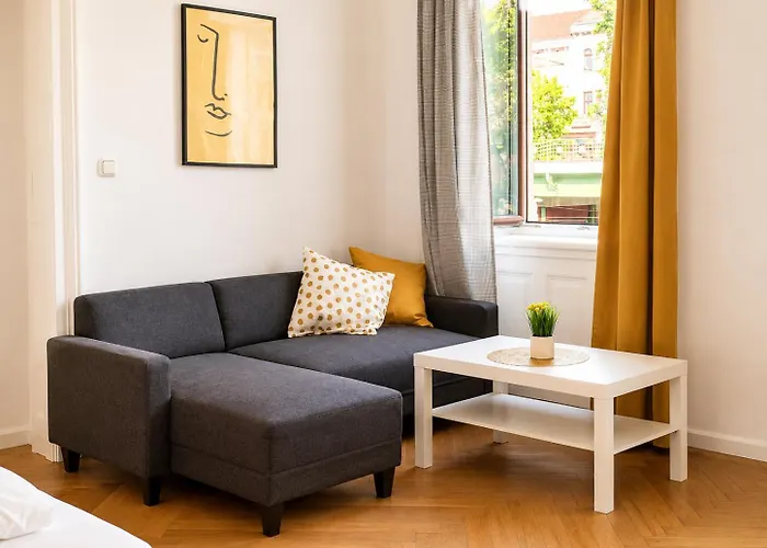 Vibrant 3br Near Akh Hospital - Perfect For Groups Apartmán *
