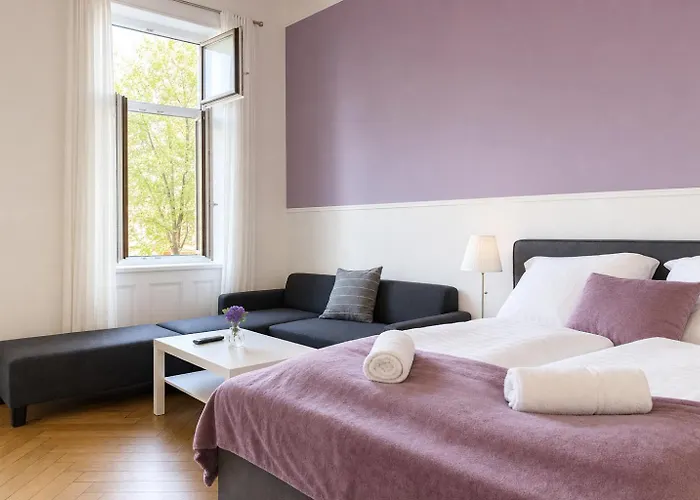 Vibrant 3br Near Akh Hospital - Perfect For Groups Apartmán *